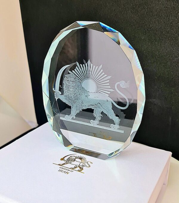 A glass plaque with an image of a lion on it.