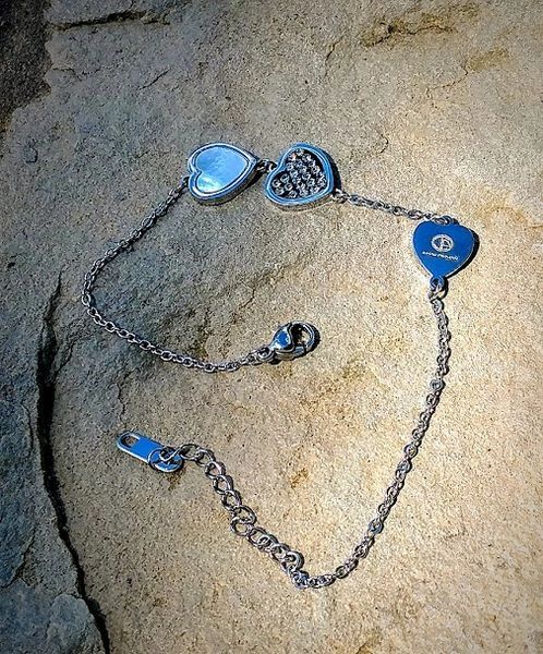 A chain with two tennis rackets attached to it.